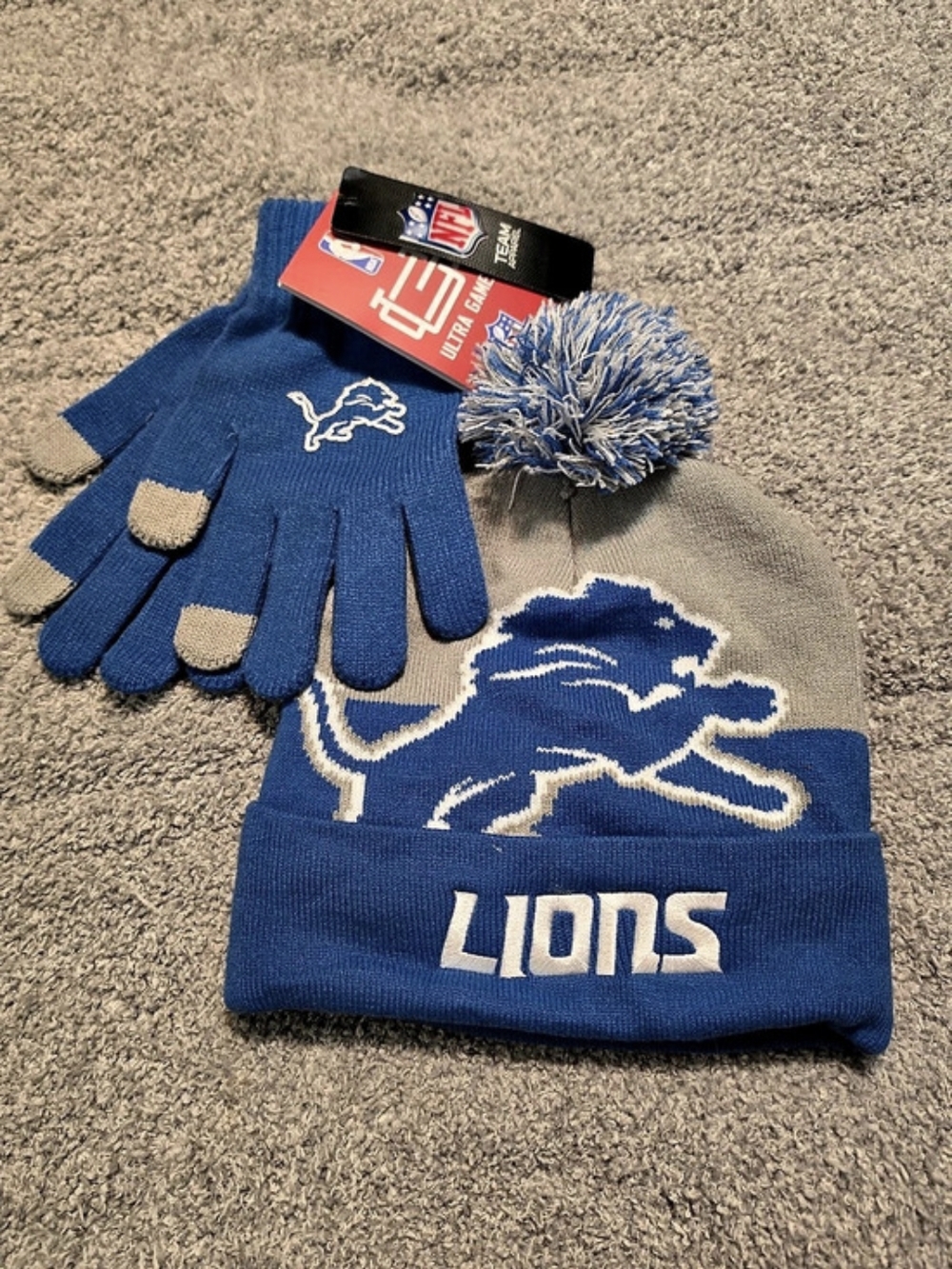 NFL Team Apparel Detroit Lions Knit Beanie and Touchscreen Gloves Set